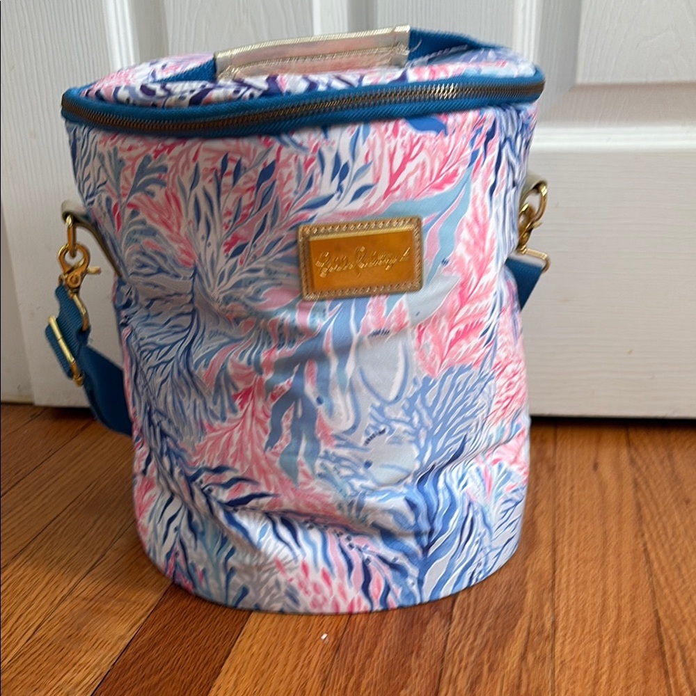 EUC Lilly Pulitzer Pink Blue Coral Print Bucket Bag
